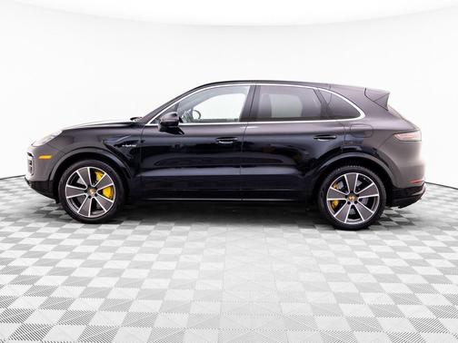 Black 2022 Porsche Cayenne Cayenne Turbo S E-Hybrid