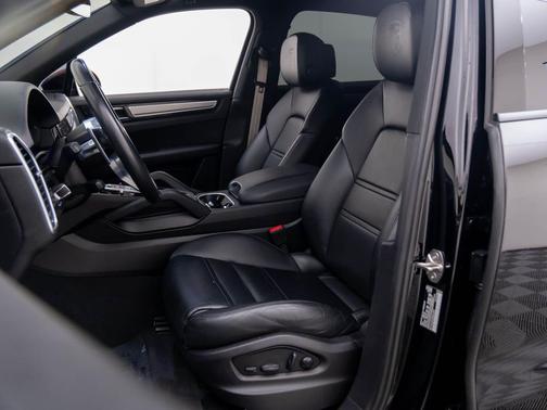 2023 Porsche Cayenne Platinum Edition