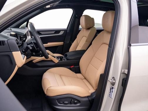 Cashmere Beige Metallic 2026 Porsche Cayenne Cayenne