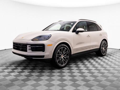 Cashmere Beige Metallic 2026 Porsche Cayenne Cayenne