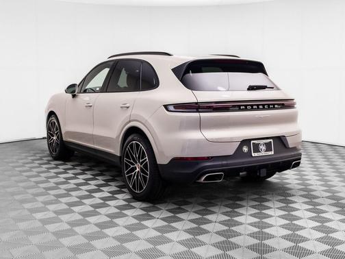 Cashmere Beige Metallic 2026 Porsche Cayenne Cayenne