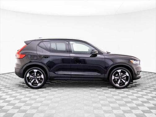 2020 Volvo XC40 T5 Momentum