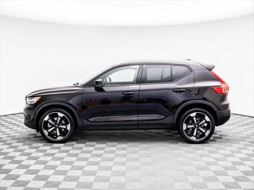 2020 Volvo XC40 T5 Momentum