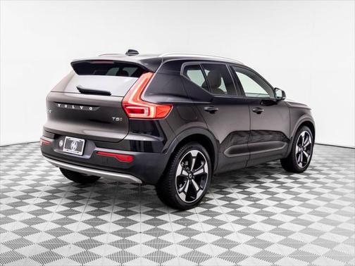 2020 Volvo XC40 T5 Momentum