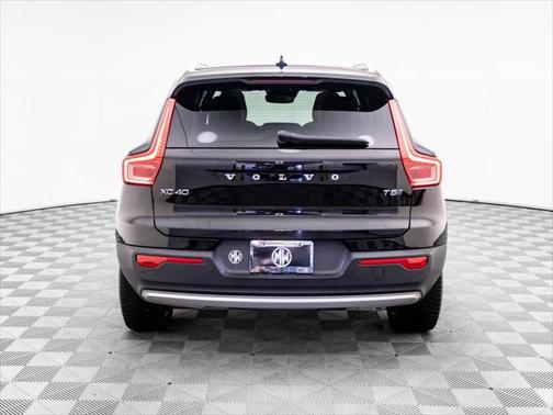 2020 Volvo XC40 T5 Momentum