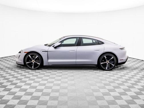 2022 Porsche Taycan 