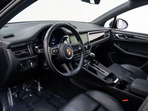 2022 Porsche Macan 