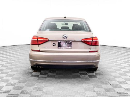 2016 Volkswagen Passat 1.8T SE