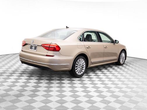 2016 Volkswagen Passat 1.8T SE