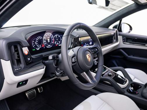 Chromite Black Metallic 2026 Porsche Cayenne GTS