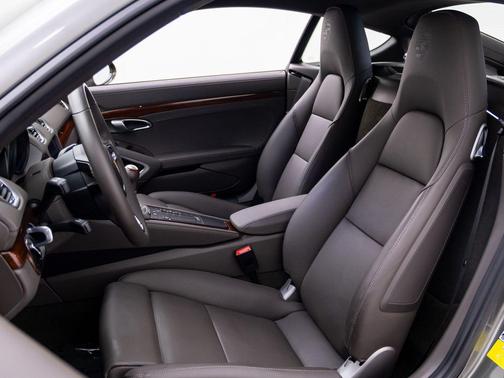 Aventurine Green Metallic 2025 Porsche 718 Cayman S