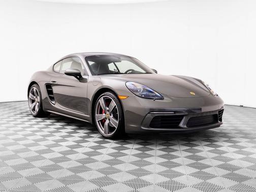 Aventurine Green Metallic 2025 Porsche 718 Cayman S