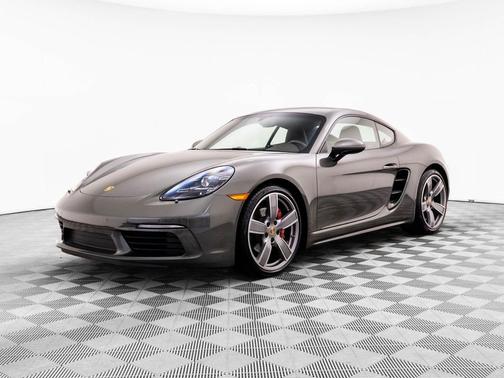Aventurine Green Metallic 2025 Porsche 718 Cayman S