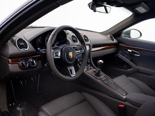 Aventurine Green Metallic 2025 Porsche 718 Cayman S