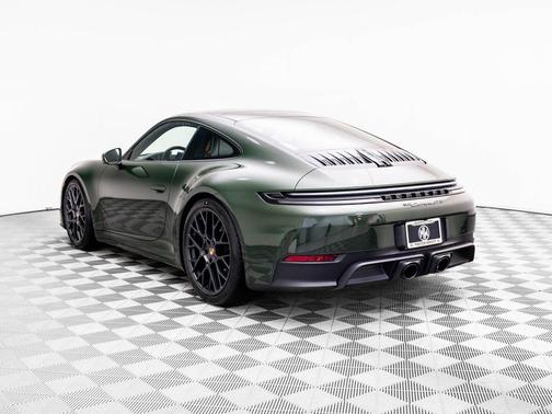 Oak Green Metallic Neo 2026 Porsche 911 Carrera GTS