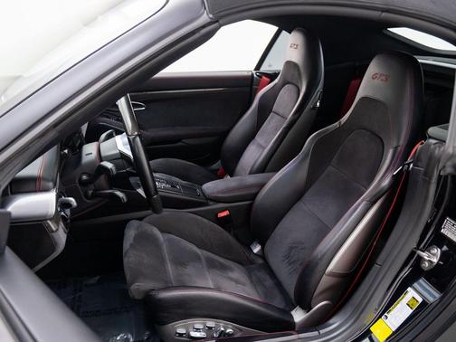 2018 Porsche 911 Carrera 4 GTS
