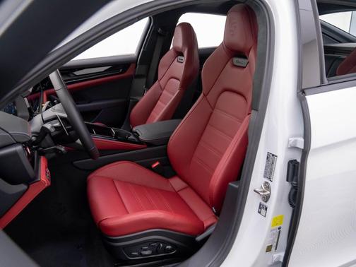2026 Porsche Panamera Turbo