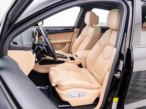 2022 Porsche Macan Base