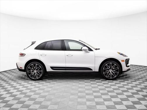 2022 Porsche Macan Base