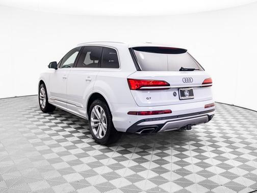 2025 Audi Q7 55 Premium Plus