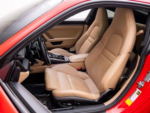 2022 Porsche 911 Carrera