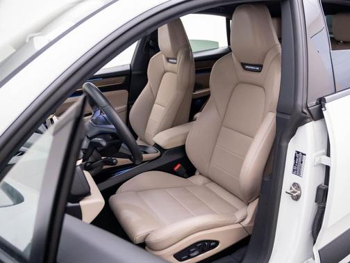 White 2024 Porsche Macan Macan Electric 4