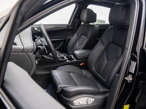 2025 Porsche Macan T