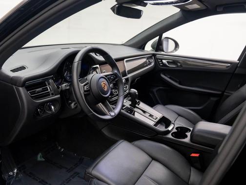 2025 Porsche Macan T
