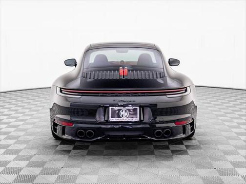 2022 Porsche 911 Carrera