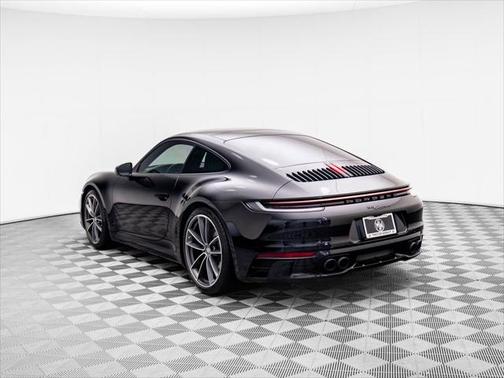 2022 Porsche 911 Carrera