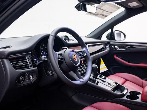 Volcano Grey Metallic 2026 Porsche Macan Macan