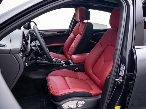 Volcano Grey Metallic 2026 Porsche Macan Macan