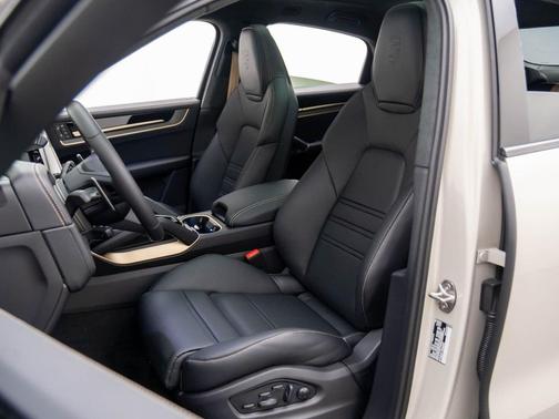 2026 Porsche Cayenne GTS