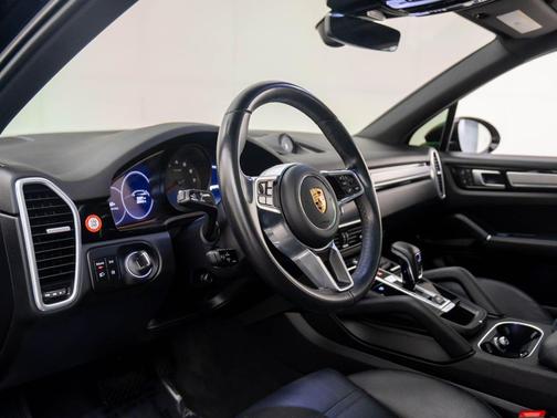 2022 Porsche Cayenne Platinum Edition