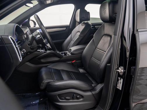 2022 Porsche Cayenne Platinum Edition