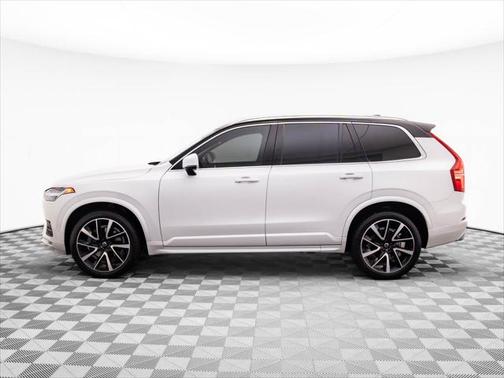2020 Volvo XC90 T6 Momentum