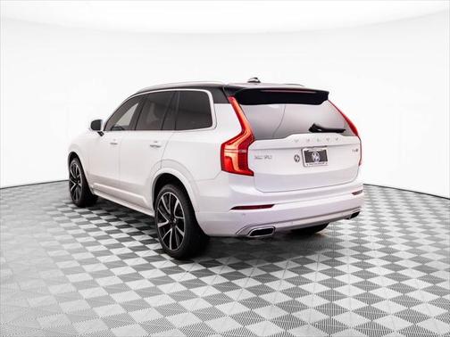 2020 Volvo XC90 T6 Momentum