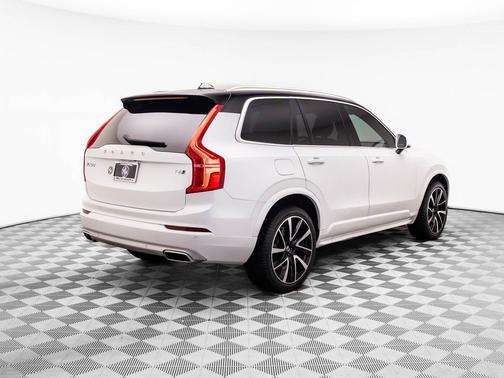 2020 Volvo XC90 T6 Momentum