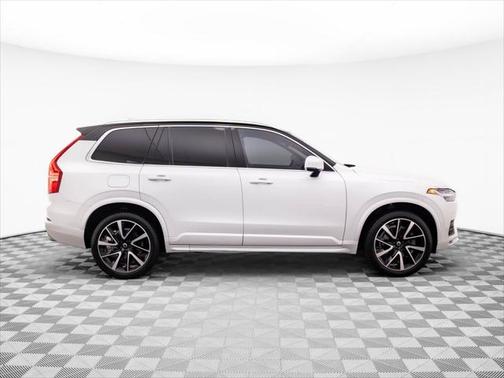 2020 Volvo XC90 T6 Momentum
