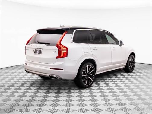 2020 Volvo XC90 T6 Momentum