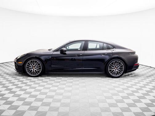 2026 Porsche Panamera 4