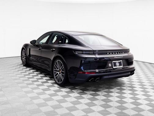 2026 Porsche Panamera 4