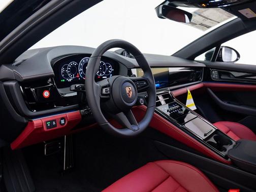 2026 Porsche Panamera 4