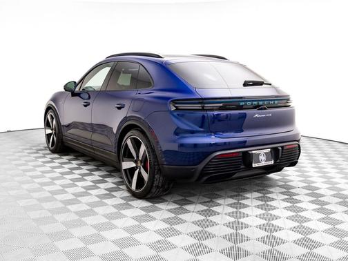 2025 Porsche Macan 4S