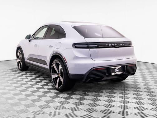 Ice Grey Metallic 2026 Porsche Macan Macan Electric 4