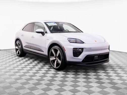 Ice Grey Metallic 2026 Porsche Macan Macan Electric 4