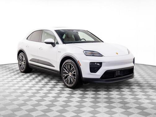 2026 Porsche Macan 4