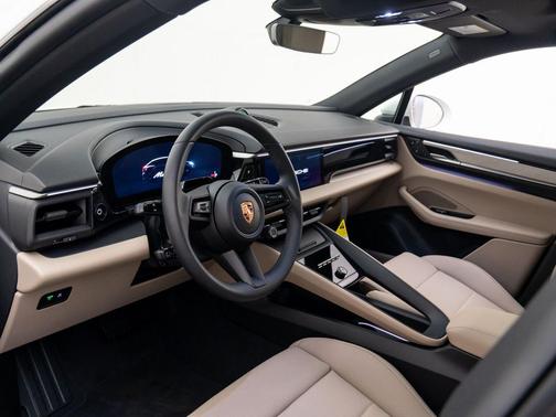 2026 Porsche Macan 4