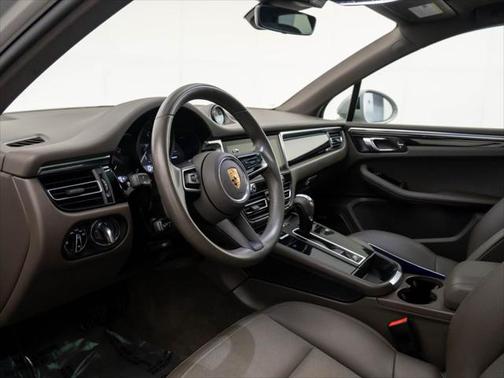 2022 Porsche Macan Base