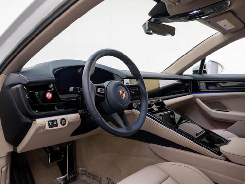 2025 Porsche Panamera 4